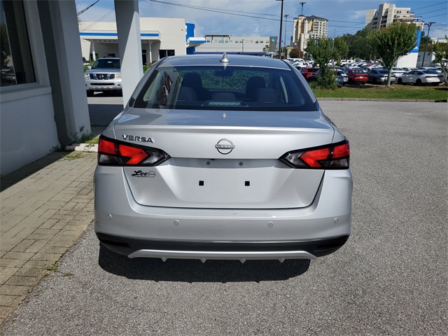 2025 Nissan Versa 1.6 SV photo 4