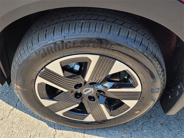 2025 Nissan Kicks SV photo 2
