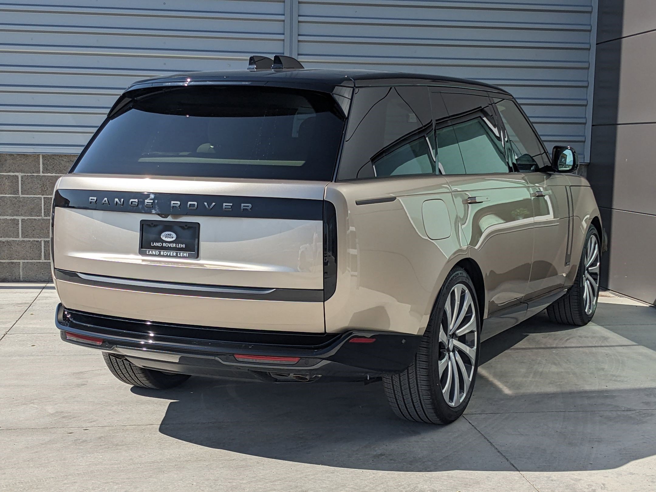 2025 Land Rover Range Rover Autobiography LWB photo 3