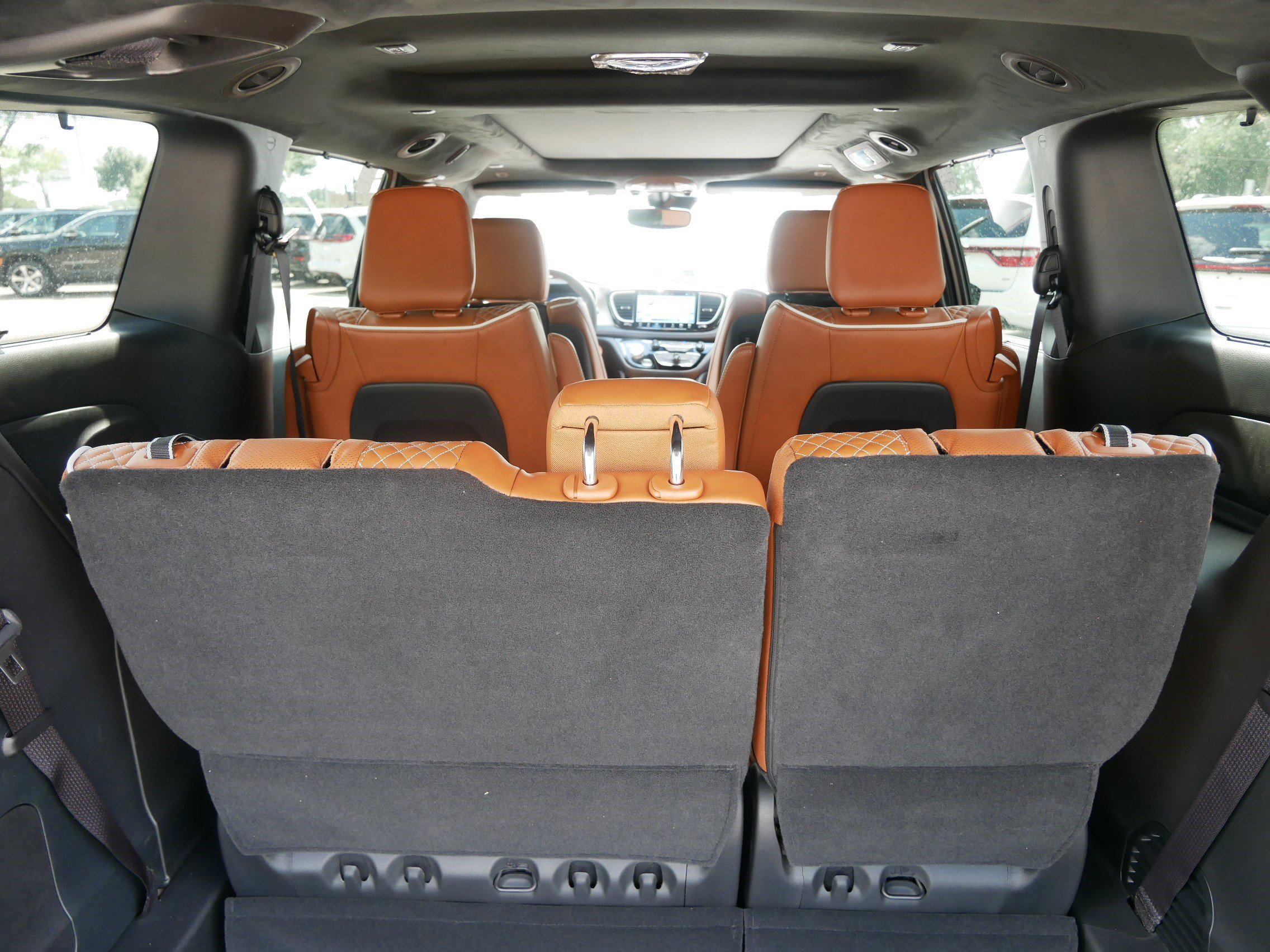 2026 Chrysler Pacifica Pinnacle photo 9