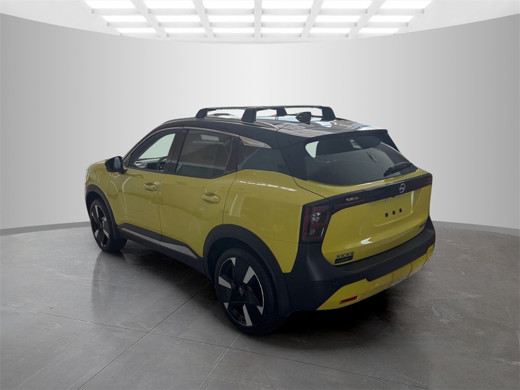 2025 Nissan Kicks SR photo 3