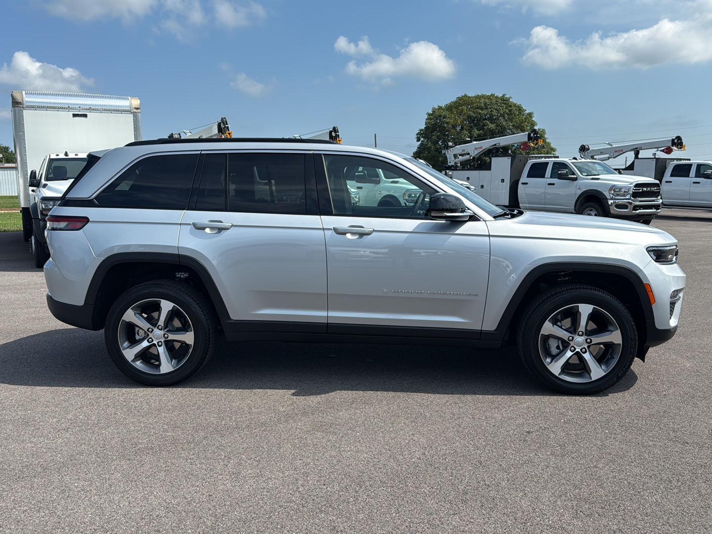 2025 Jeep Grand Cherokee Limited photo 4