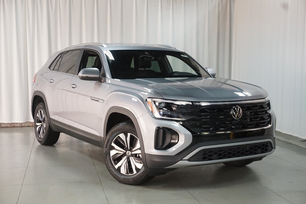 2026 Volkswagen Atlas Cross Sport SE photo 2