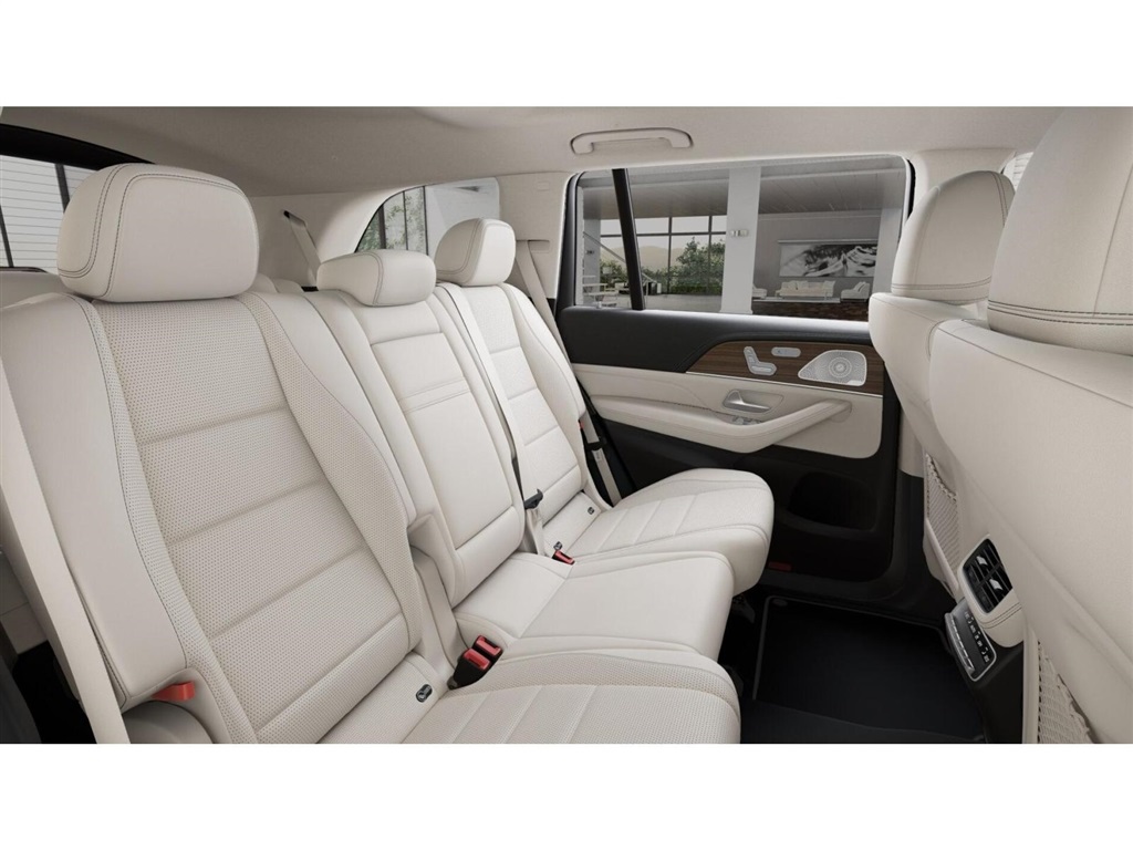 2025 Mercedes Benz GLS 450 4MATIC photo 4