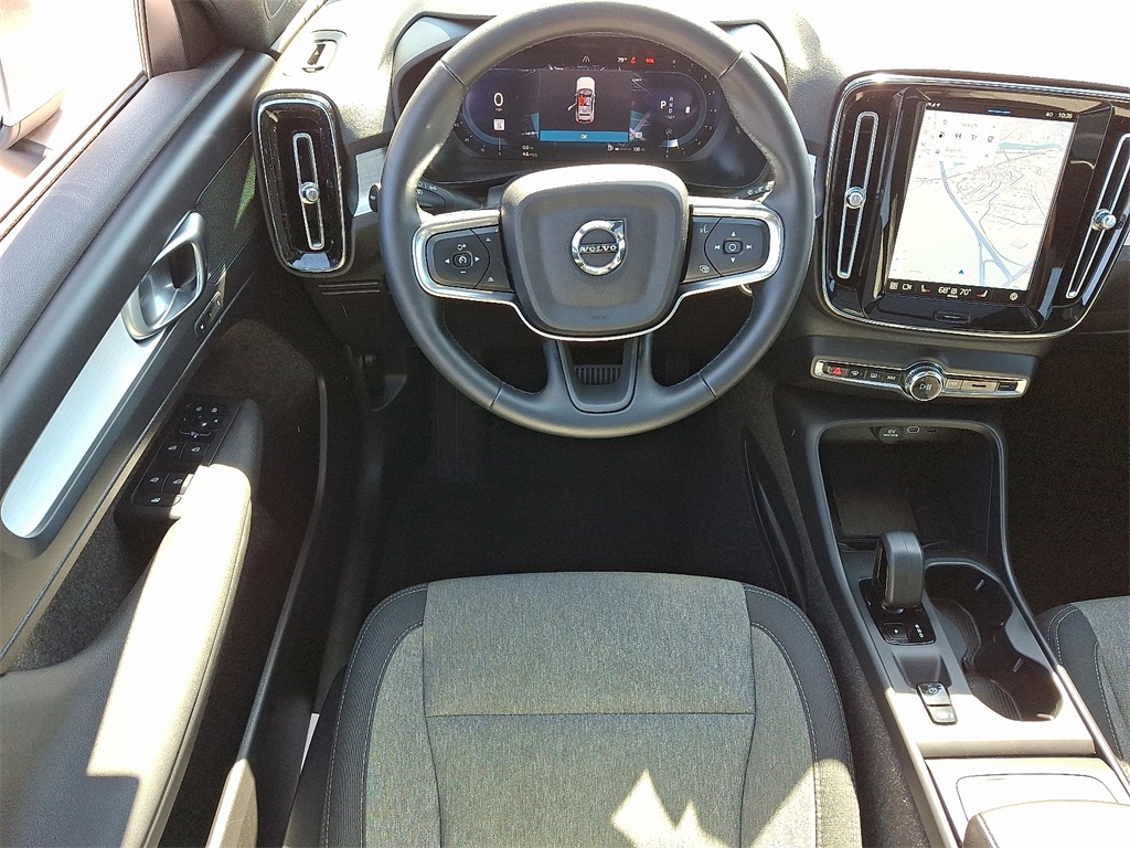 2025 Volvo XC40 Core photo 12