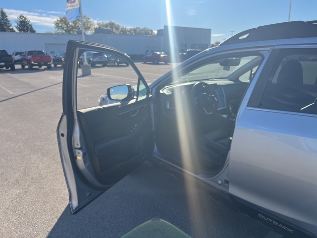 2023 Subaru Outback Limited photo 3