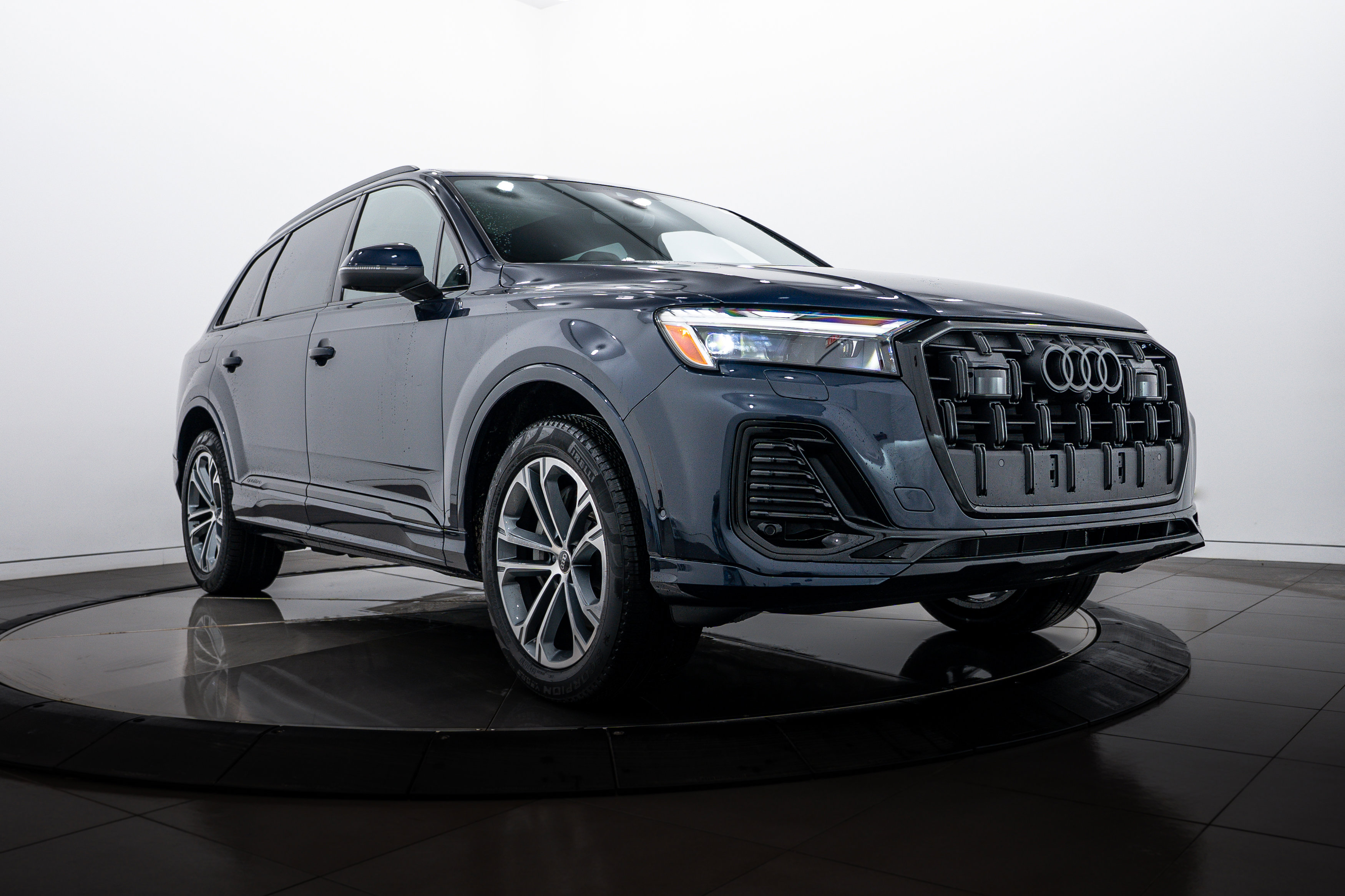 2026 Audi Q7 Premium's photo