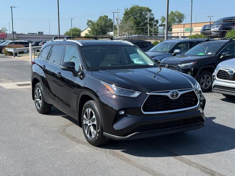 2022 Toyota Highlander XLE's photo