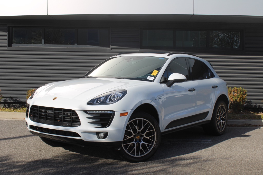 2018 Porsche Macan Sport Edition's photo