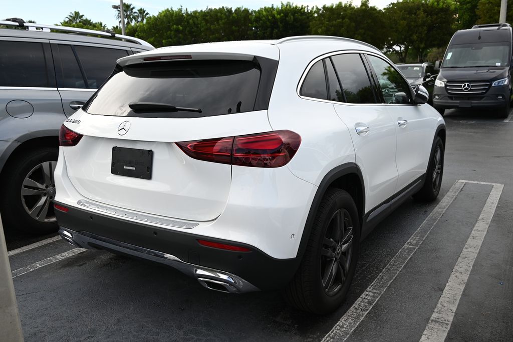 2025 Mercedes Benz GLA 250 photo 3