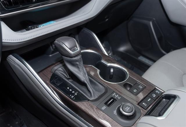 2021 Toyota Highlander Limited photo 12