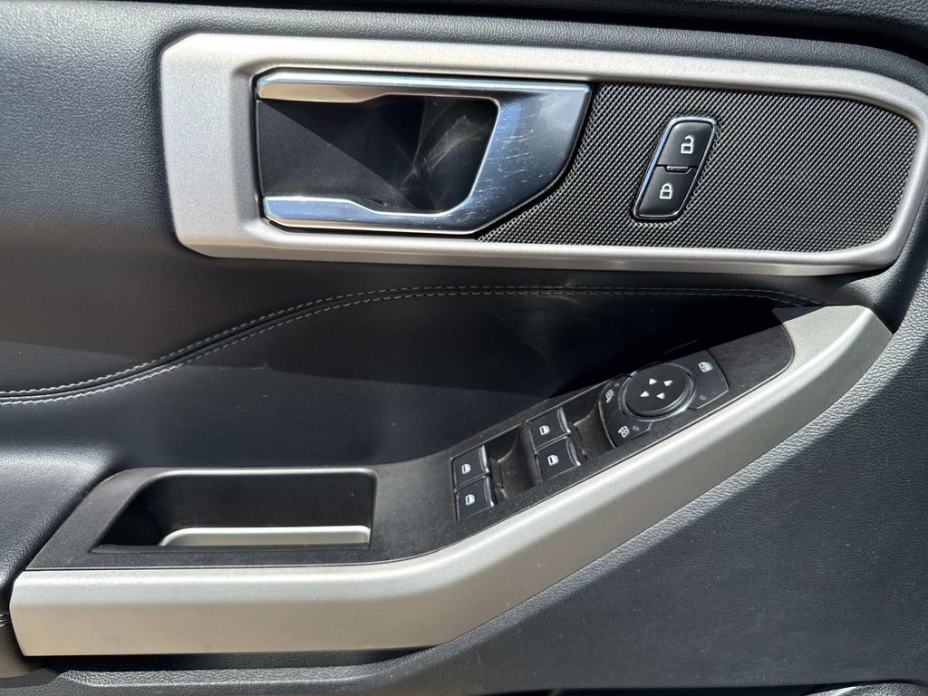 2021 Ford Explorer XLT photo 8