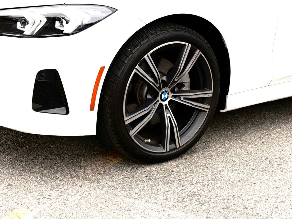 2024 Bmw 330i photo 2