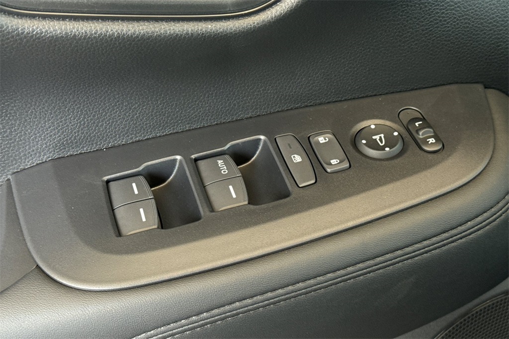 2026 Honda HR-V LX photo 10