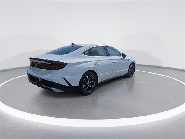 2025 Hyundai Sonata SEL photo 2