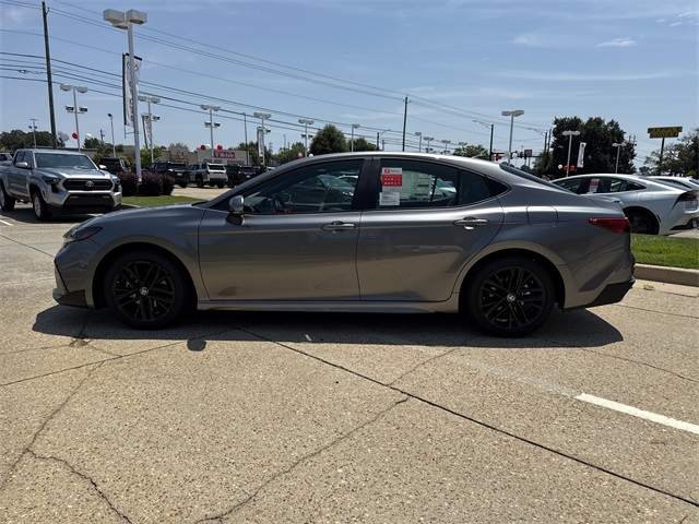 2025 Toyota Camry SE photo 4