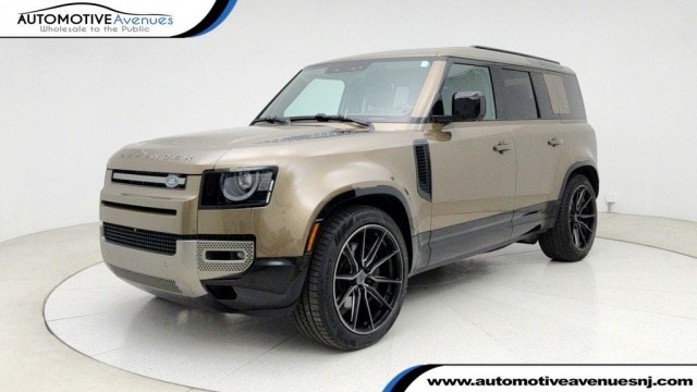 2024 Land Rover Defender X-Dynamic SE's photo