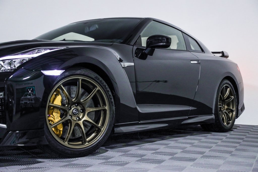 2021 Nissan GT-R Premium photo 12