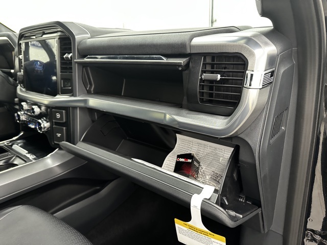 2025 Ford F-150 Lariat photo 12