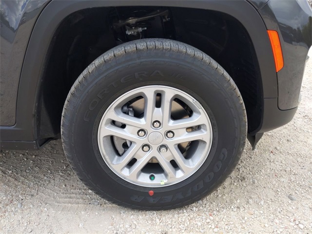 2025 Jeep Grand Cherokee Laredo Altitude photo 30