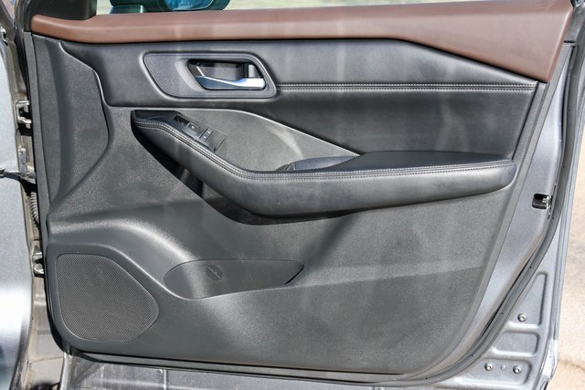 Used 2023 Gray Nissan SL image 18