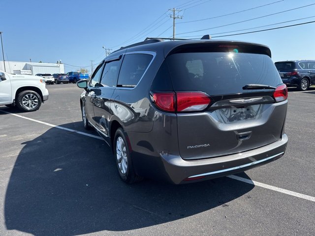 2017 Chrysler Pacifica Touring L photo 4