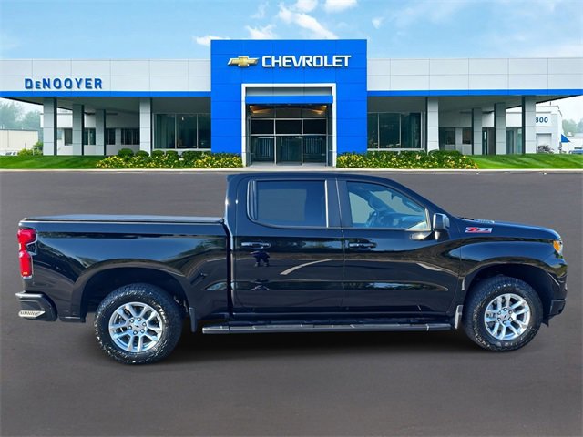 2025 Chevrolet Silverado RST photo 4