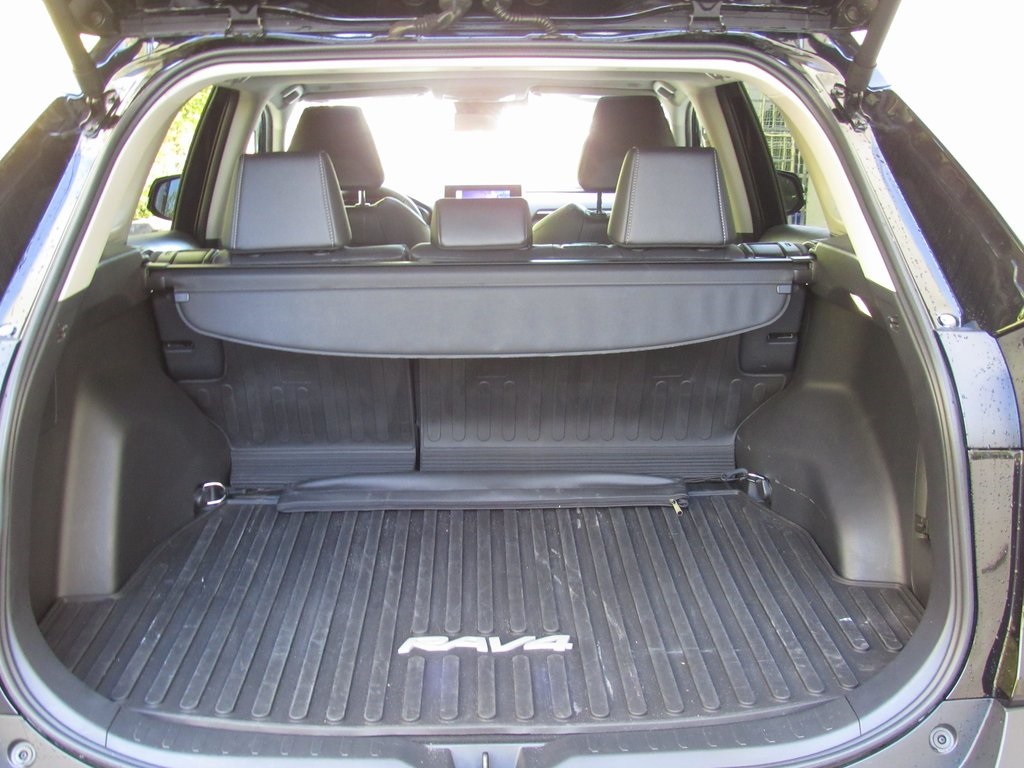 2025 Toyota RAV4 Hybrid XLE Premium photo 18
