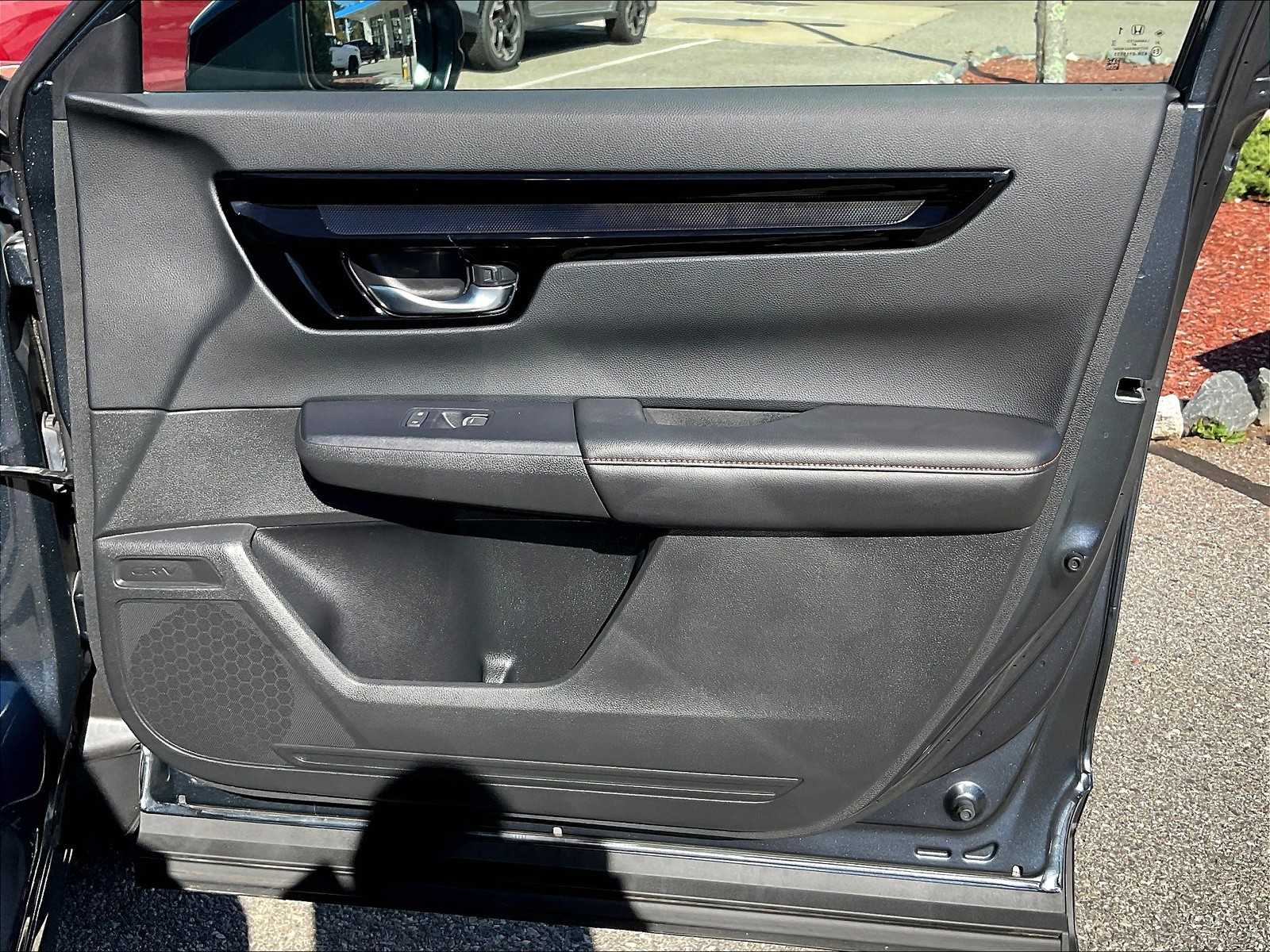 2024 Honda CR-V Hybrid Sport Touring photo 12