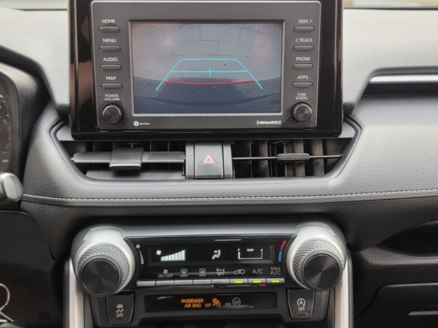 2022 Toyota RAV4 LE photo 18