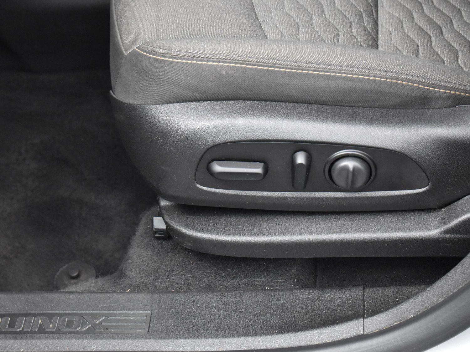 2020 Chevrolet Equinox LT photo 16