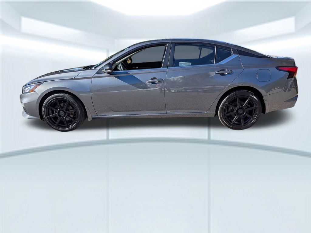 2020 Nissan Altima 2.5 SR photo 2