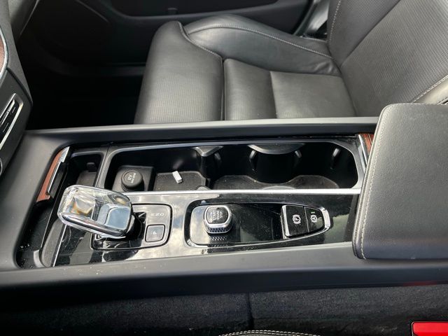 2023 Volvo XC60 Recharge Hybrid Ultimate photo 24