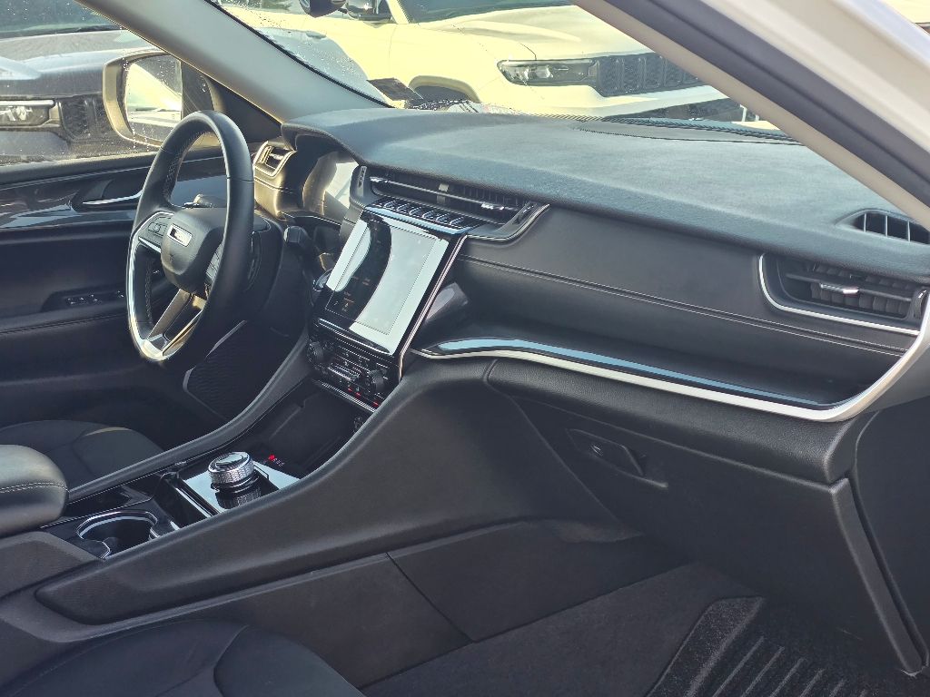 2022 Jeep Grand Cherokee Laredo photo 15