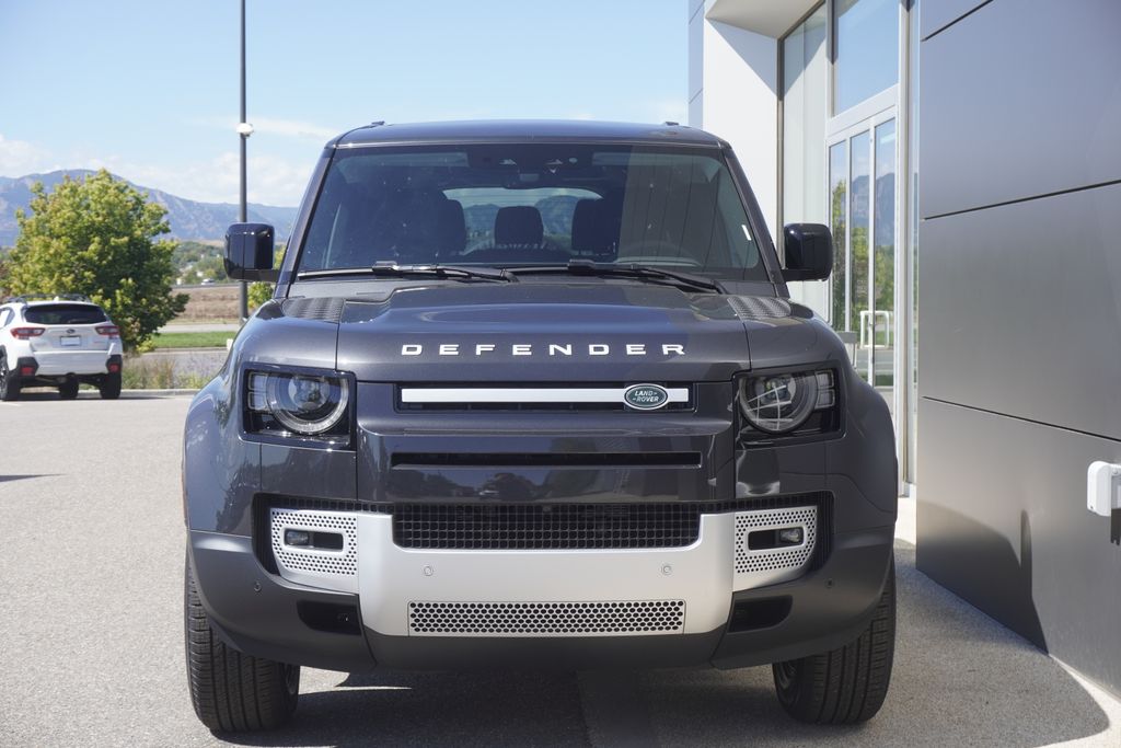 2025 Land Rover Defender 130 S photo 5