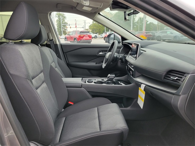 2026 Nissan Rogue SV photo 17