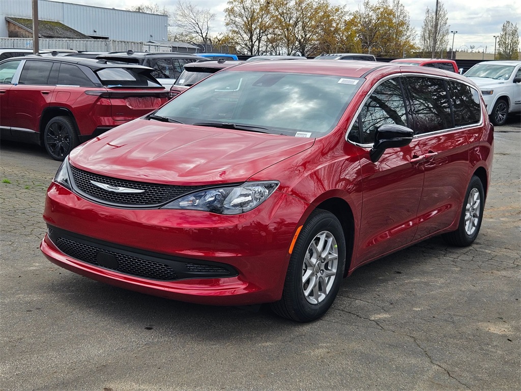 2025 Chrysler Voyager LX photo 3