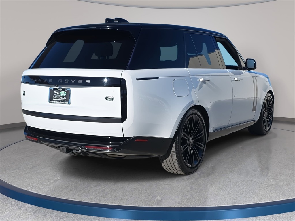 2023 Land Rover Range Rover SE photo 2