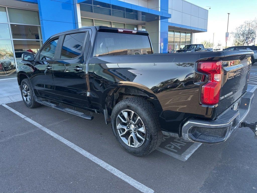 2022 Chevrolet Silverado 1500 LT photo 3