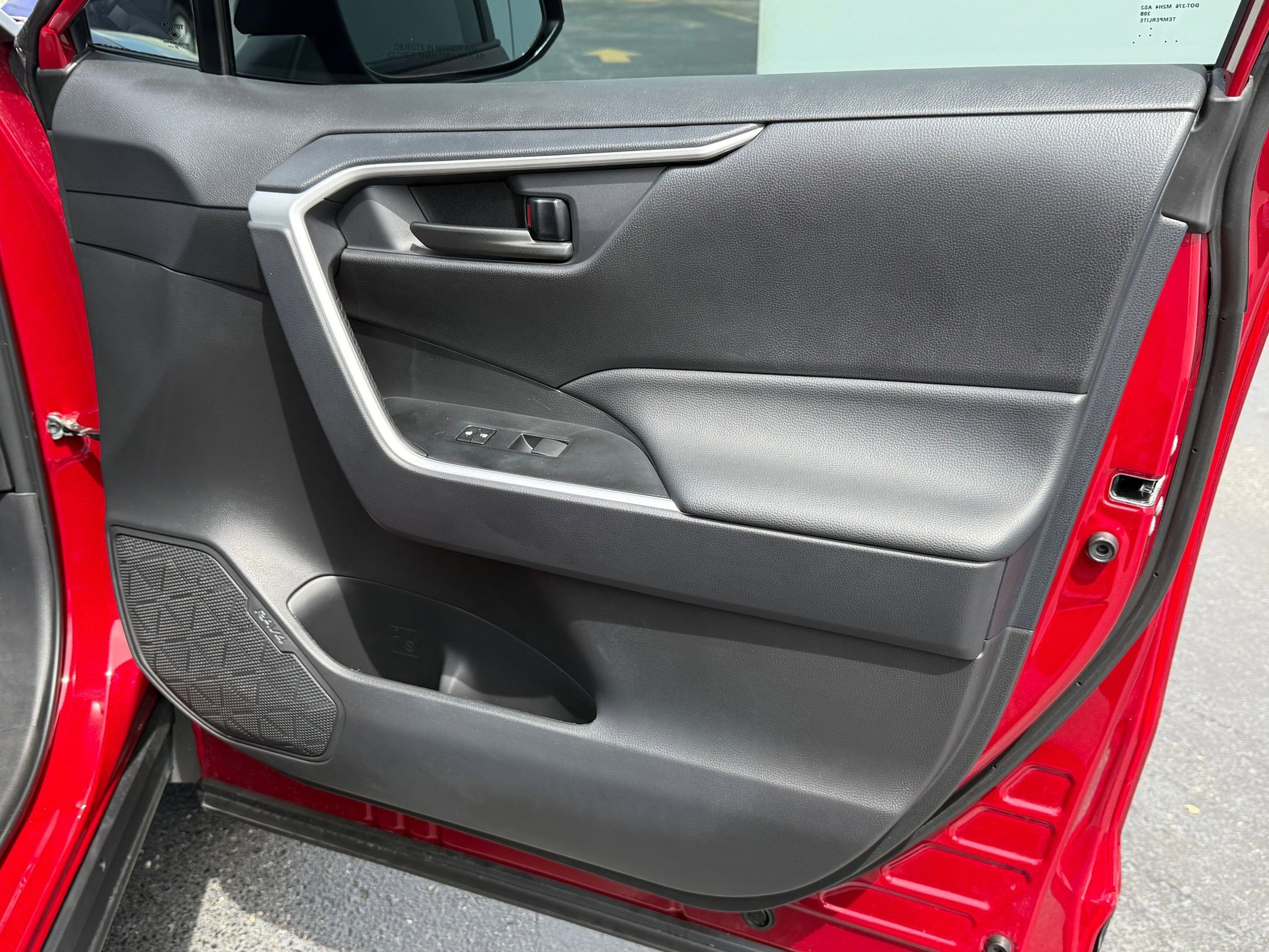 2025 Toyota RAV4 LE photo 28