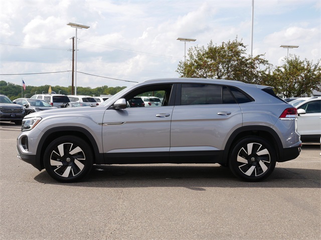 2024 Volkswagen Atlas Cross Sport SE Technology photo 3