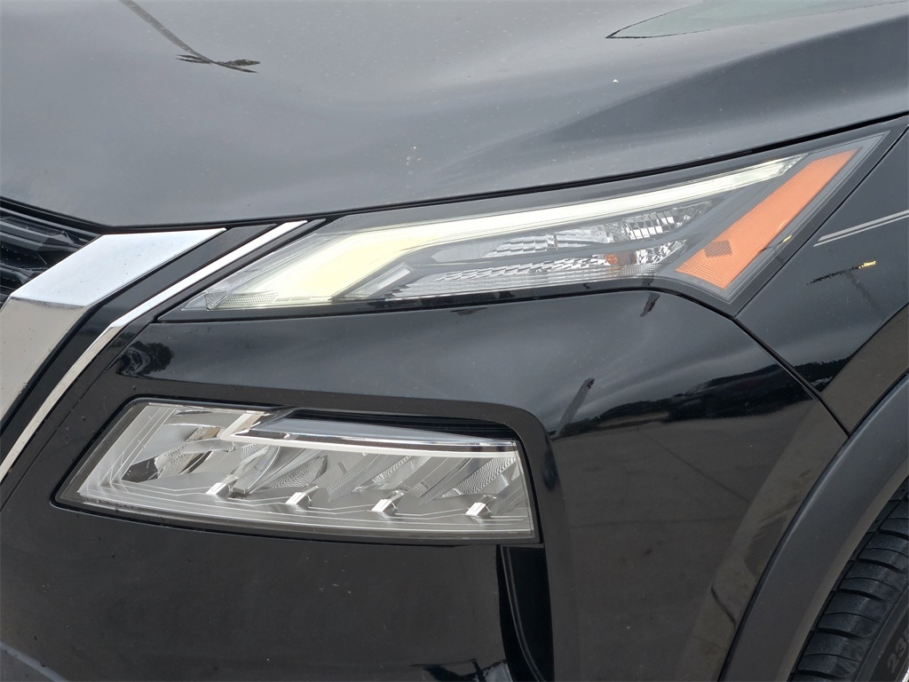 2021 Nissan Rogue SV photo 3