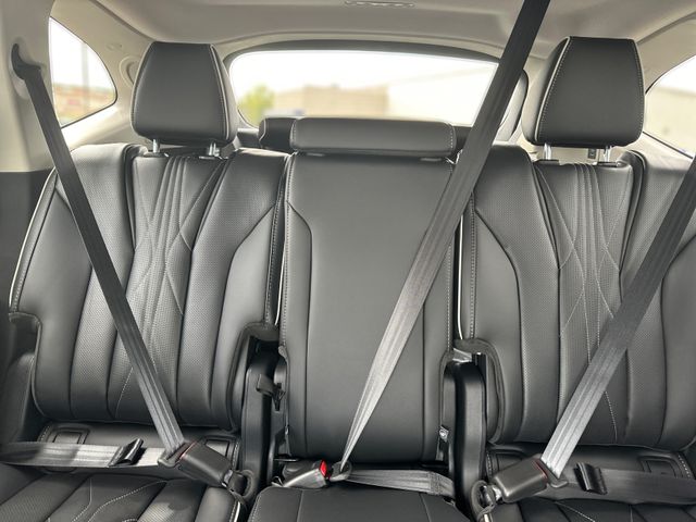 2026 Acura MDX SH-AWD Advance photo 13