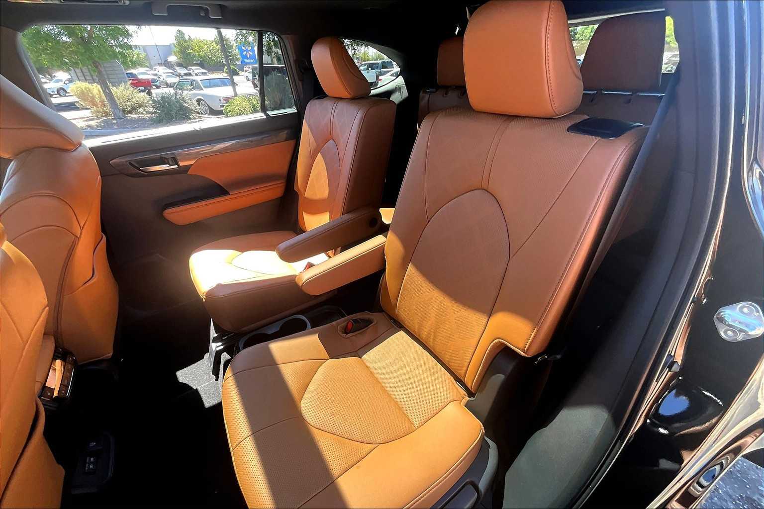 2025 Toyota Highlander Platinum photo 19