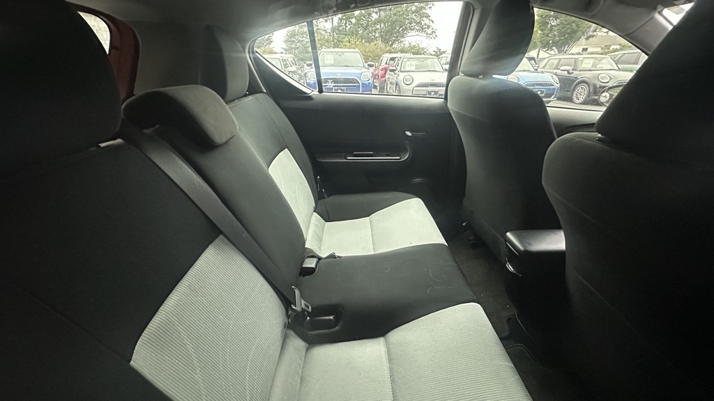 2015 Toyota Prius C Two photo 5