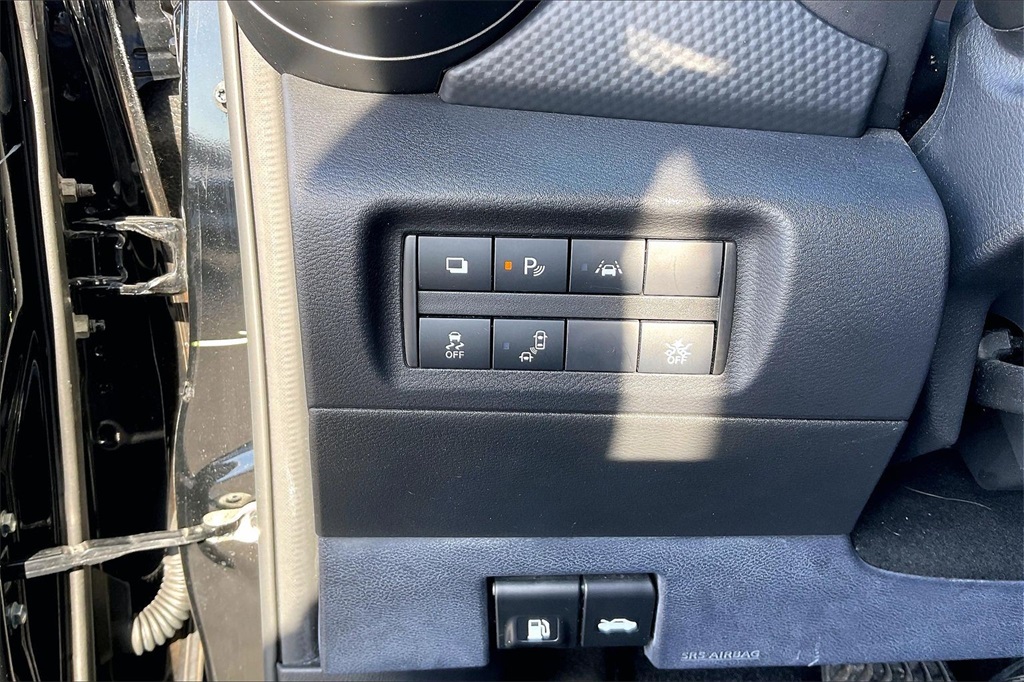 2022 NISSAN KICKS - Image 32