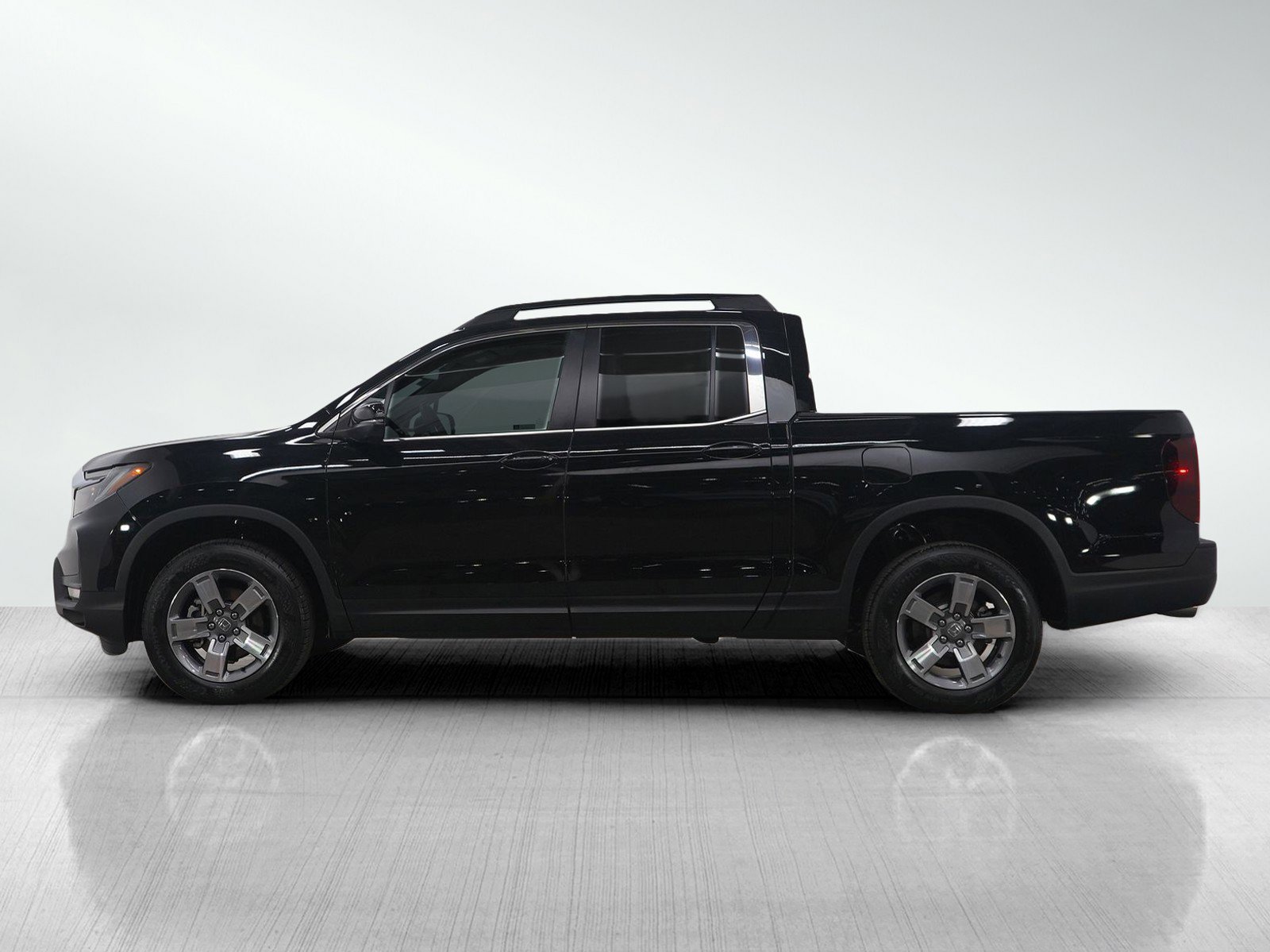 Used 2024 Honda Ridgeline RTL with VIN 5FPYK3F52RB004042 for sale in Burnsville, Minnesota