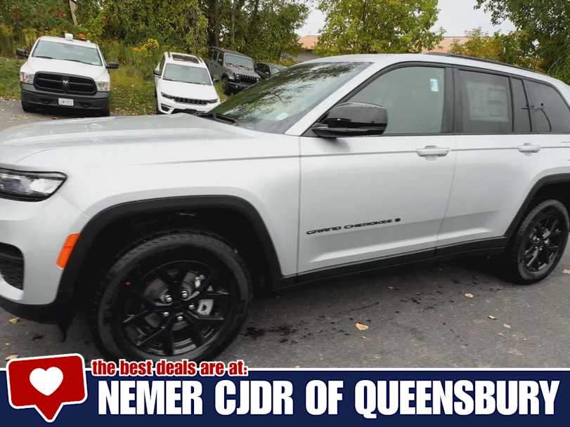 2025 Jeep Grand Cherokee Altitude photo 3