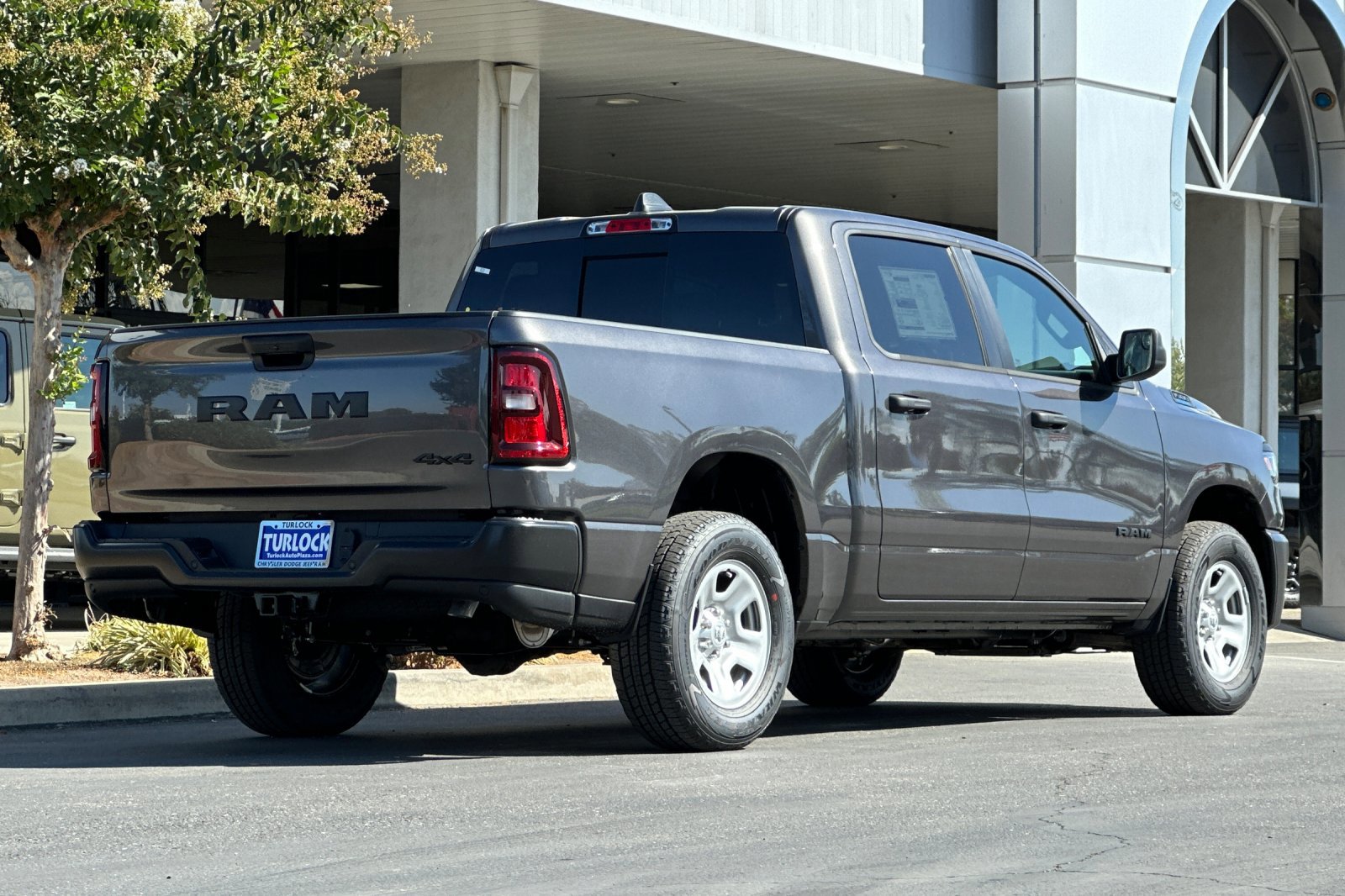 2025 Ram 1500 Tradesman photo 4