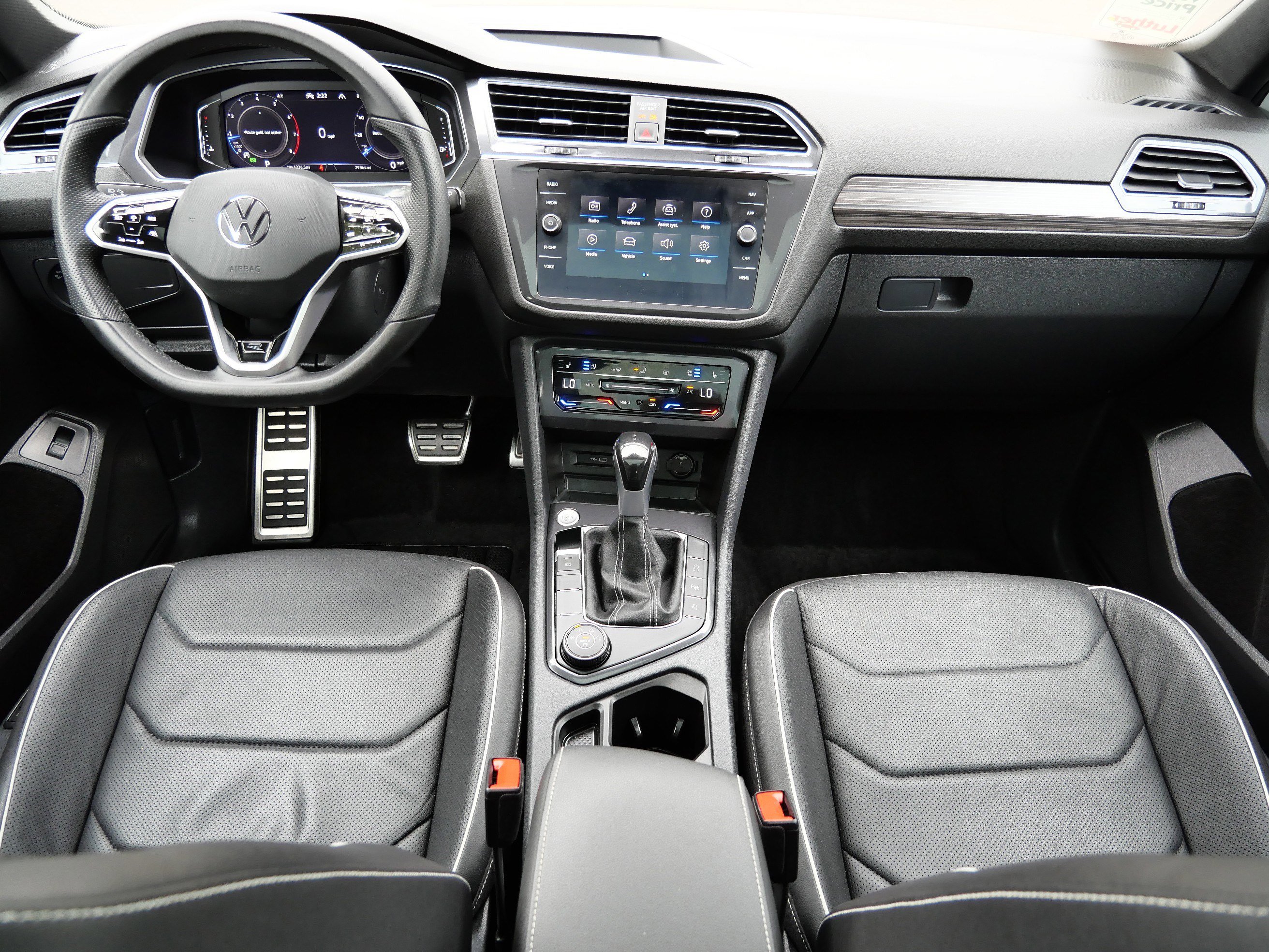 2023 Volkswagen Tiguan SEL R-Line Black photo 13